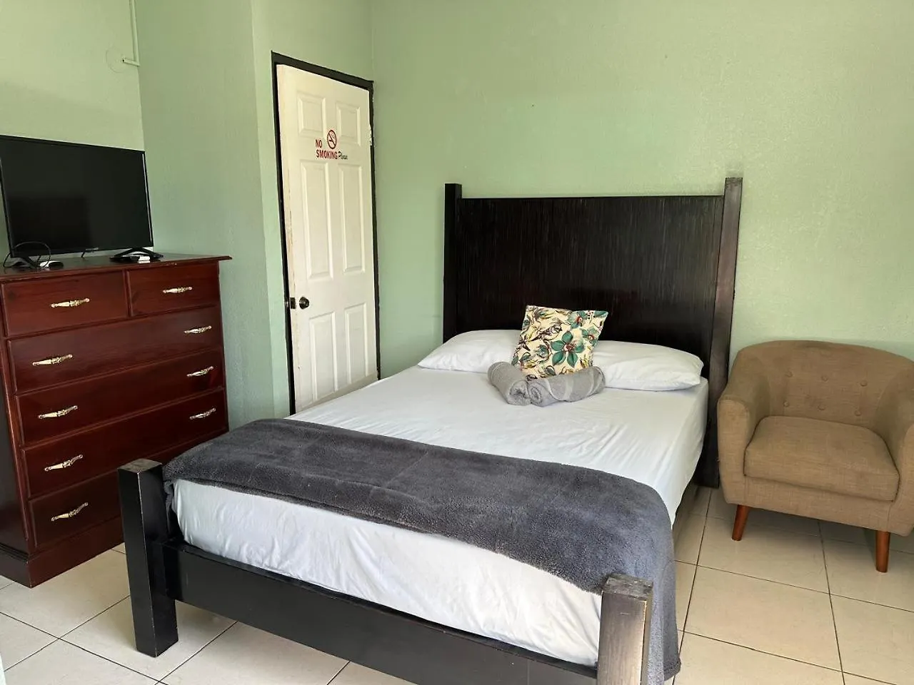 Suncress Bed And Breakfast Kingston Jamaica